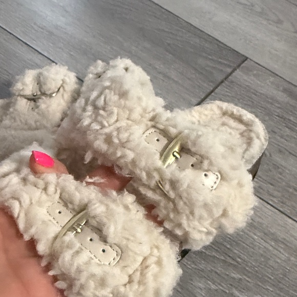NWOT Cozy Faux Fur Buckle Sandals - Picture 3 of 5